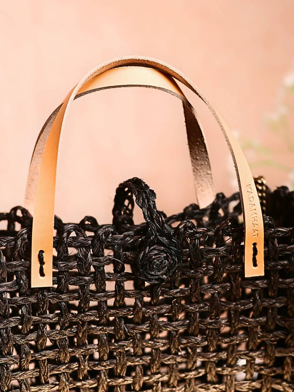 Handgefertigte Sabai Mesh Mini-Tasche, schwarz-gold