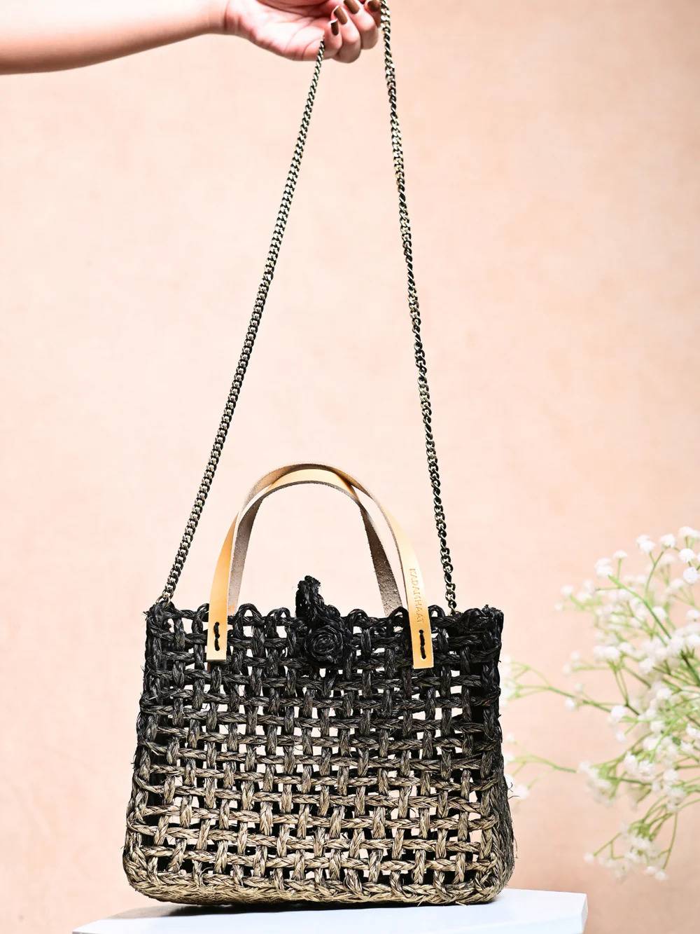 Handgefertigte Sabai Mesh Mini-Tasche, schwarz-gold