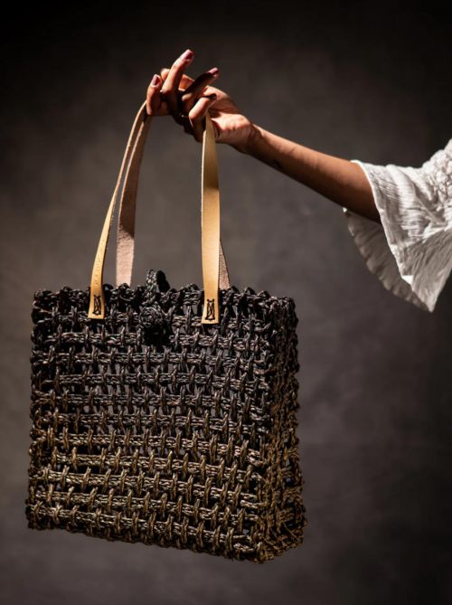 Handgefertigte Sabai Mesh Tasche, schwarz-gold groß